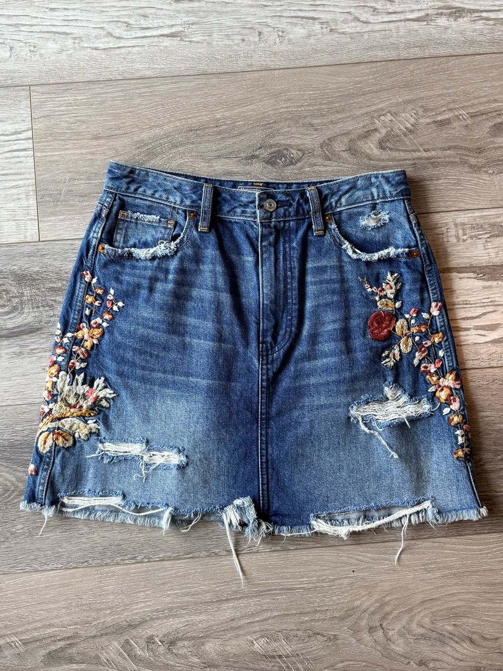 Abercrombie & Fitch Embroidered Denim Mini Skirt Distressed Floral Size 28